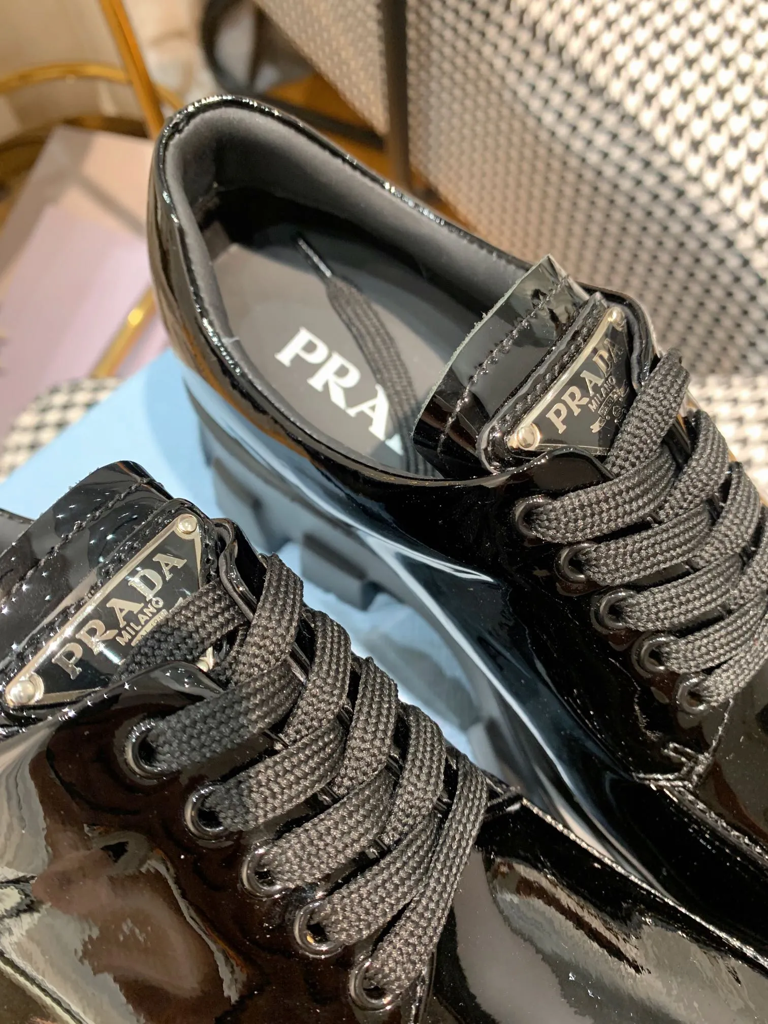 👟👟Ex-factory price 480👟👟 Women's shoes women's clothing ss23 Prada Prada ✨ 💥The T-stage catwalk model "Dream Never Sleeps" can be used on important occasions. It has an aristocratic feel and is perfect on the feet💃💃The entire series is full of exciting and unexpected combinations of elements, with a strong artistic flavor, allowing you to appreciate the ever-changing style of Prada girls. 1⃣ Upper: cowhide with open edge beads/patent leather 2⃣ Lining: imported sheepskin 3⃣ Outsole: lightweight foam outsole Size 35M-40M